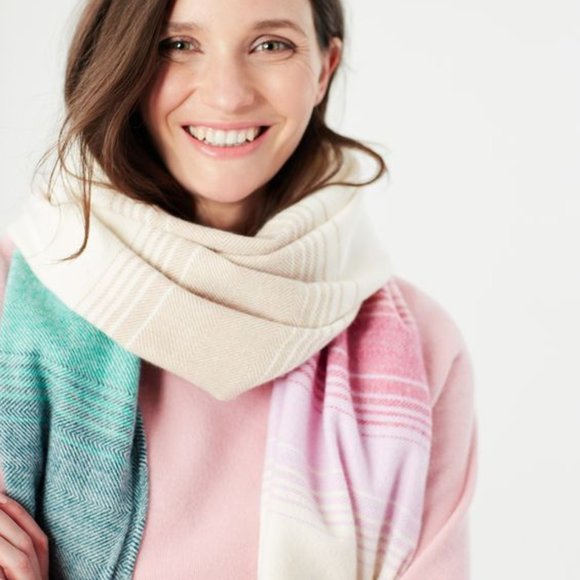 NWT Joules UK Ombre Scarf 🩷Pink goes well with green💚 - Picture 3 of 6